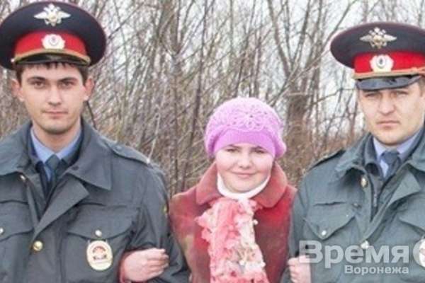 В Воронежской области полицейские спасли провалившуюся под лёд школьницу В Воронежской области полицейские спасли провалившуюся под лёд школьницу