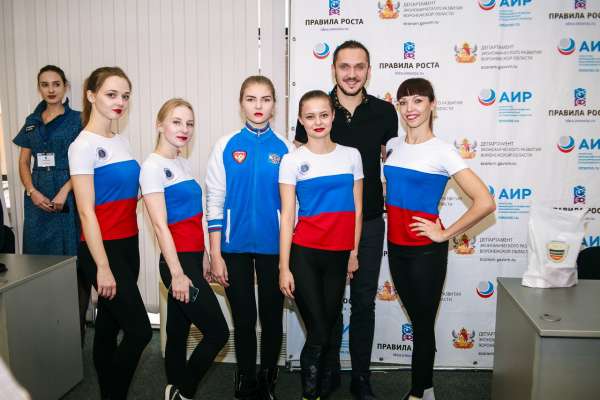 Олимпийский чемпион выступил на воронежском конкурсе «Правила роста» Олимпийский чемпион выступил на воронежском конкурсе «Правила роста»