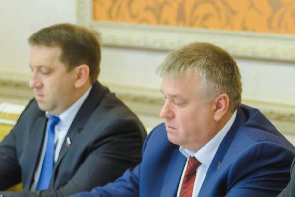 Оппозиция поговорила с воронежским губернатором про деньги Оппозиция поговорила с воронежским губернатором про деньги