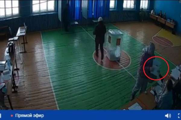 Воронежский облизбирком досмотрел видео о нарушениях на выборах президента Воронежский облизбирком досмотрел видео о нарушениях на выборах президента