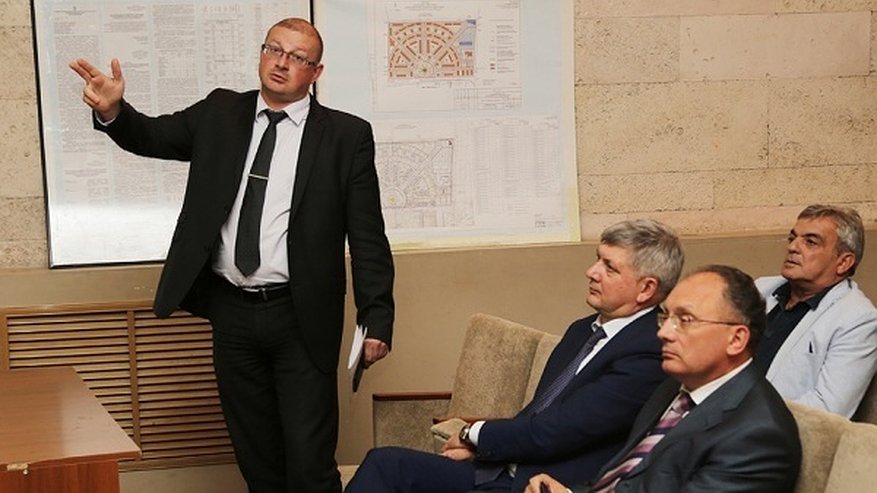 Главная картинка новости: Бывший главный архитектор Воронежа посидит дома еще месяц