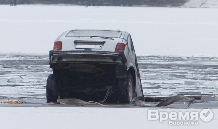 Воронежские спасатели рассказали, что делать, когда оказались в тонущем автомобиле