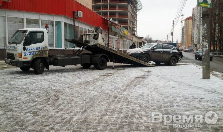 В Воронеже с основных улиц уберут брошенные автомобили