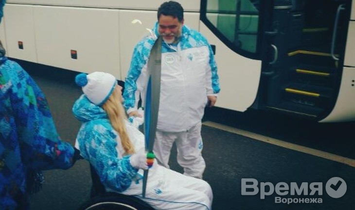 Телеведущая из Воронежа пронесла факел Паралимпийского огня