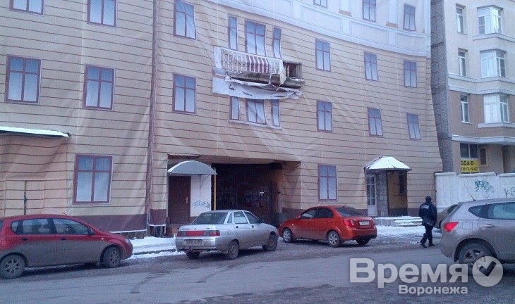 На День Победы аварийный дом в центре Воронежа накроют новым навесом