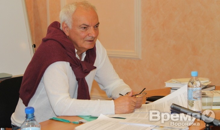 Альберт Плутник в Воронеже:«Президент может быть неправ, но он принимает решения, раньше, чем обсудит их с Думой»