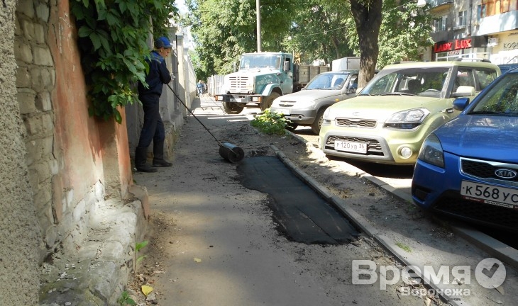 В Воронеже подрядчики затягивают ремонт дворов