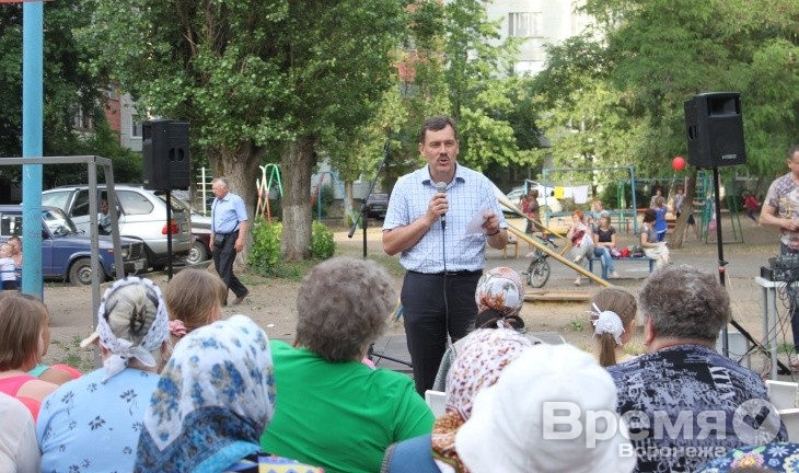 Константин Ашифин решает проблемы воронежцев