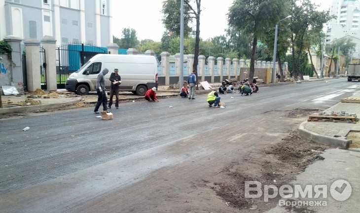 Подрядчик срывает сроки ремонта дорог в Железнодорожном и Советском районах Воронежа