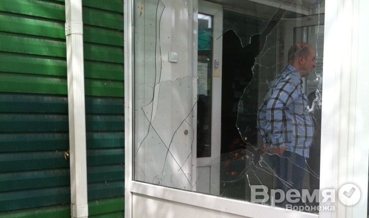 Магазин ритуальных услуг в Воронеже расстреляли из гранатомёта
