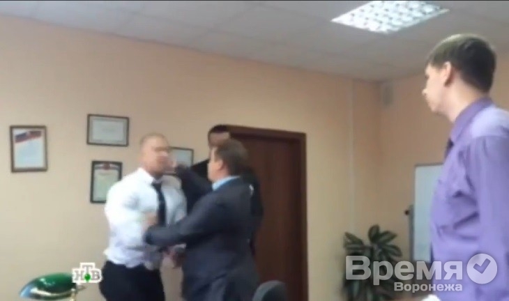 Телевизионщиков, которые «напали» на мэра Воронежа, избил оренбургский чиновник