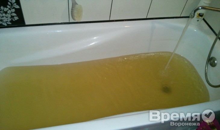 Из кранов в квартирах воронежцев две недели течёт ржавая вода