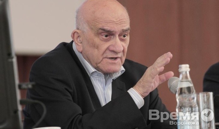 Евгений Ясин раскритиковал «вертикаль власти», но похвалил губернатора Гордеева