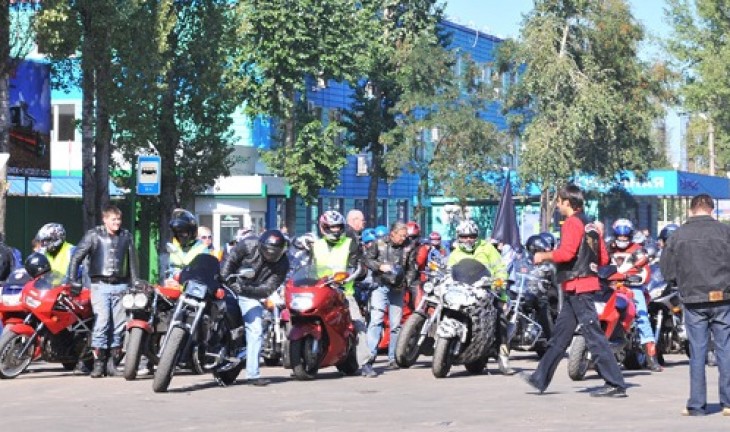 Воронежские полицейские устроили ночные гонки с байкерами