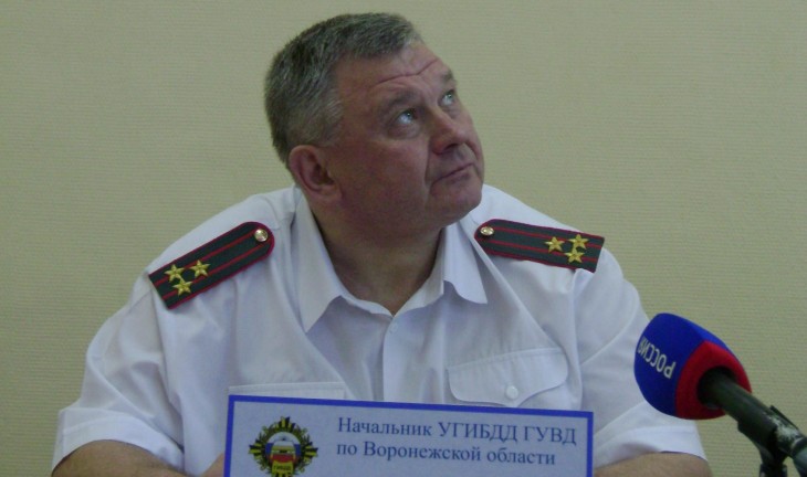 Главный гаишник Воронежской области не признал в писающем полицейском подчиненного