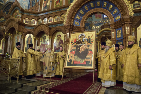 В Воронеж привезли икону Богородицы «Всецарица» 