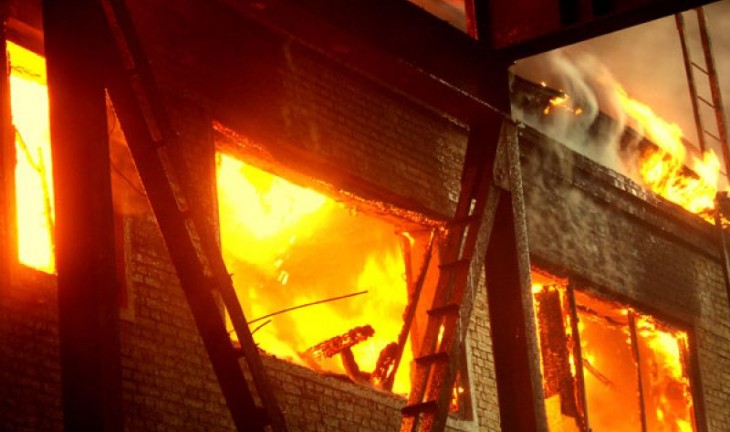 В Воронеже во время пожара из многоэтажки было эвакуировано 16 человек