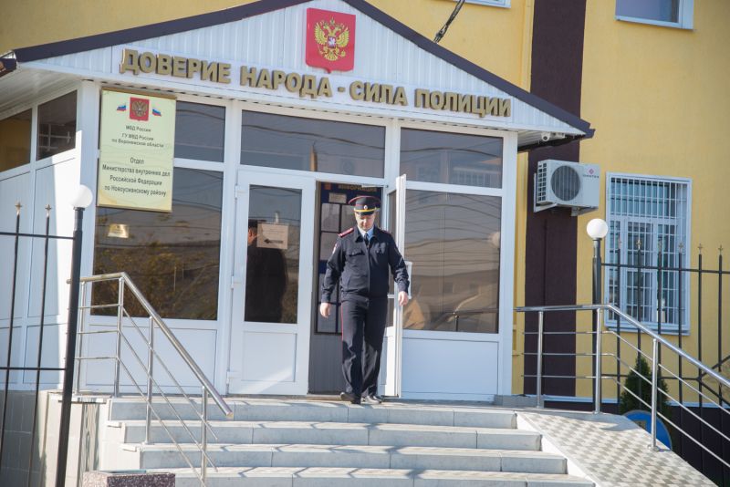 Следователи заподозрили главу ОМВД под Воронежем в принуждении директора фирмы оплатить ворота для отдела