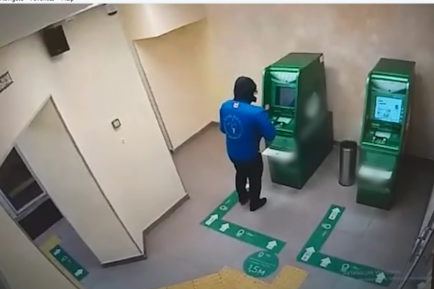 Сотрудник банка под Воронежем пытался украсть деньги из своего банкомата