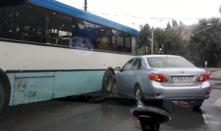 В Воронежской области ежедневно попадают в аварии шесть автобусов