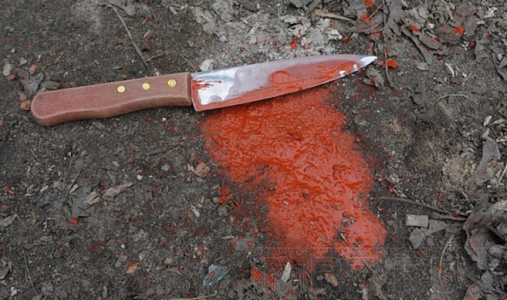 В Воронеже преступники пырнули парня ножом за то, что он не дал им закурить