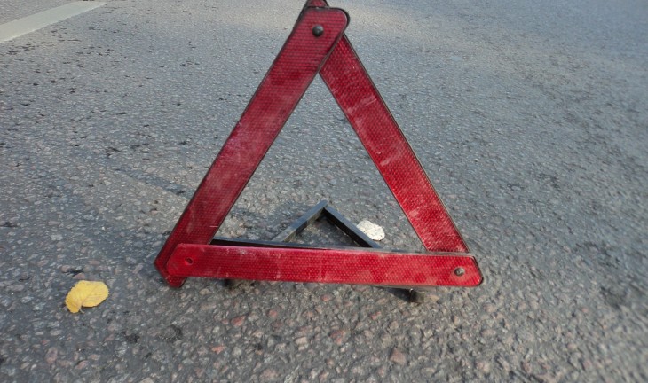 В Воронежской области иномарка врезалась в столб: погиб водитель