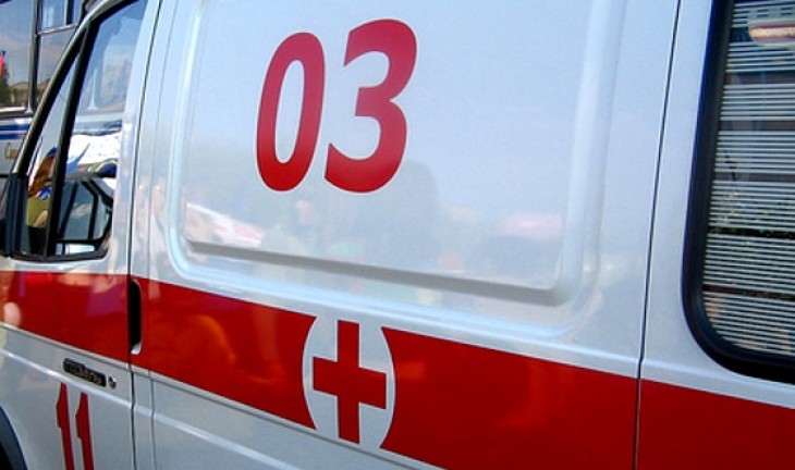 В Воронеже грузовик насмерть сбил стоявшую на остановке женщину