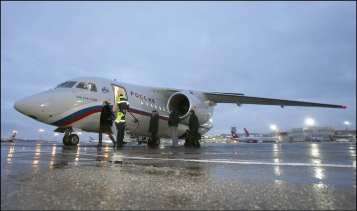 Из-за отказа двигателя воронежский Ан-148 совершил аварийную посадку в Симферополе