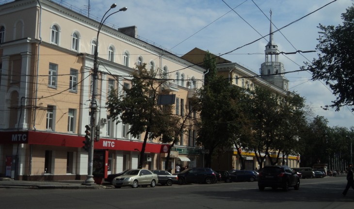 В Воронеже запретят парковку на Плехановской, а для общественного транспорта там выделят отдельные полосы
