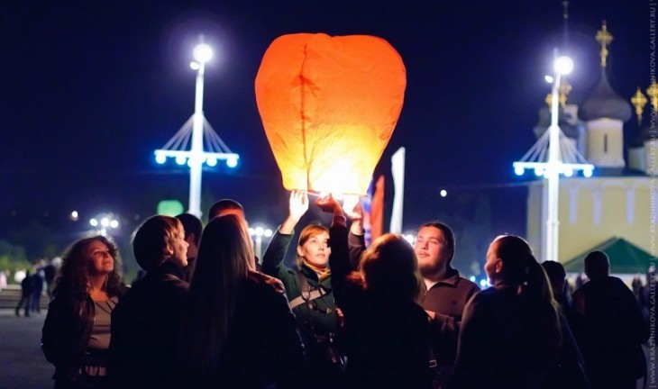 6 ноября над Воронежем зажгутся сотни небесных фонариков