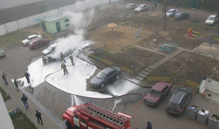 В Воронеже снова сгорела машина