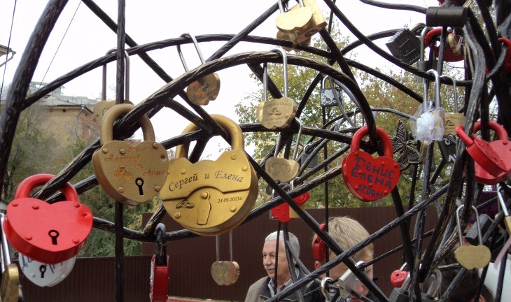 В Воронеже у Каменного моста установят такое же «дерево любви», как на Лужковом мосту в Москве