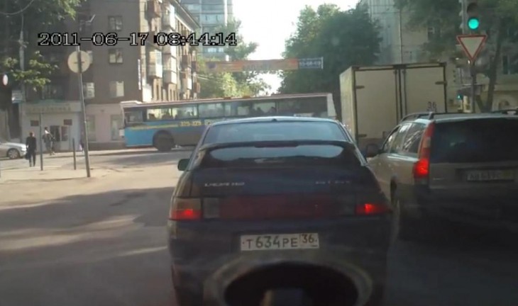 В Воронеже перед судом ответит водитель автобуса №79, который сбил девушку на «зебре»