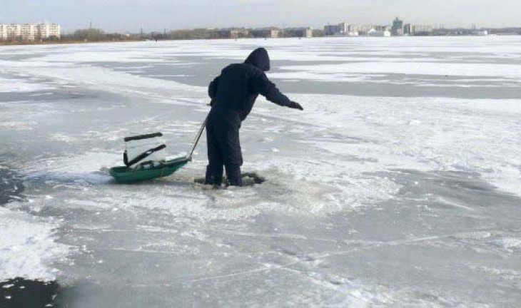 Воронежские рыбаки сели на тонкий лед