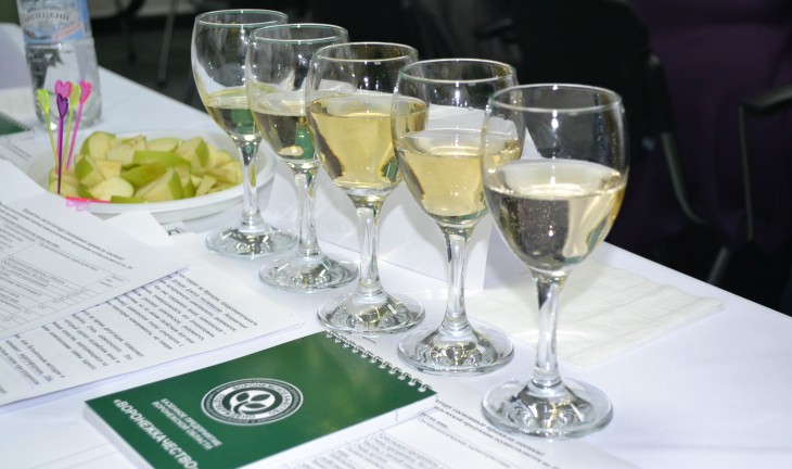 В Воронеже эксперты проверили шампанское на качество