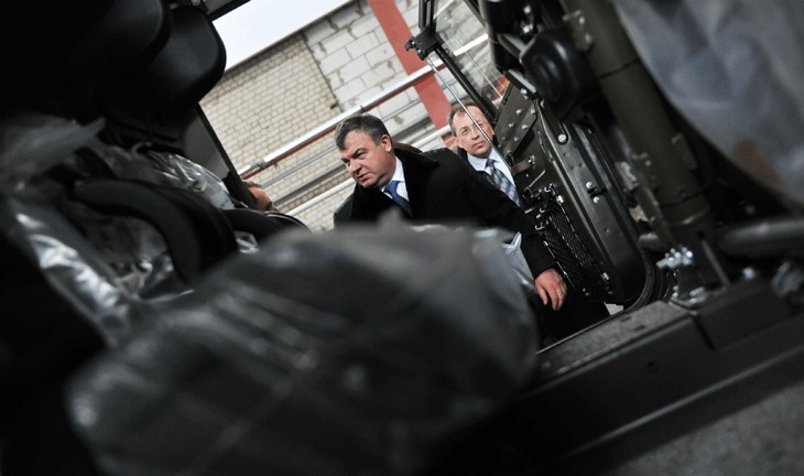 В Воронеже министр обороны побывал на предприятии, производящем бронемашины «Рысь»