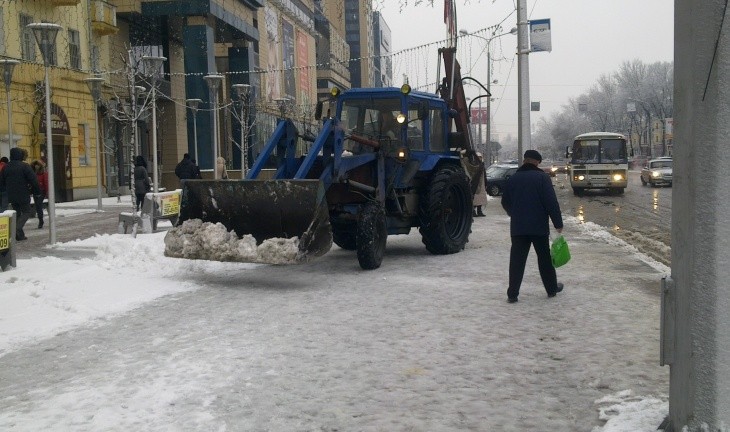 В Воронеже погода объявила войну снегоуборщикам