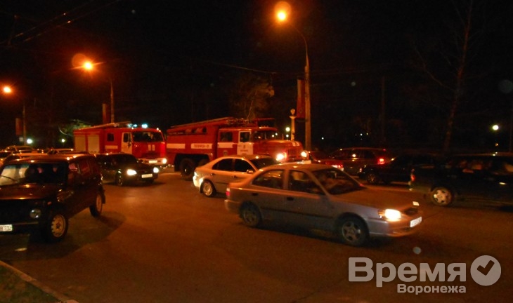 В Воронеже около «Алых парусов» носятся машины с мигалками