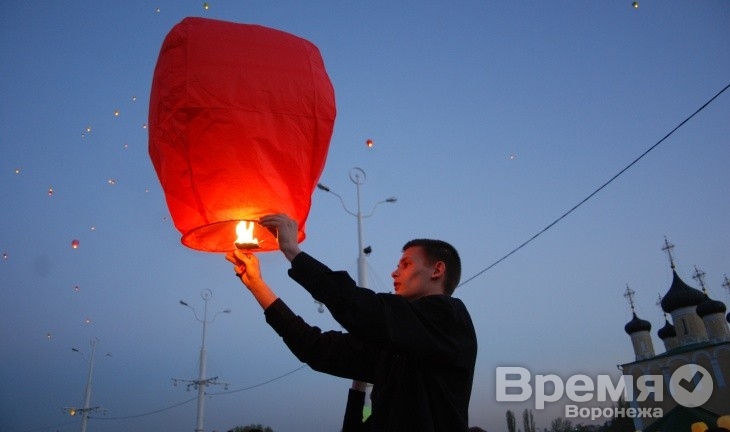 В день друзей воронежцы запустят в небо горящие фонарики