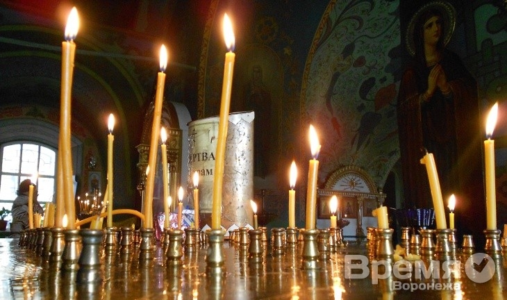 Под Воронежем спустят на воду венки и выпустят в воздух белые шары
