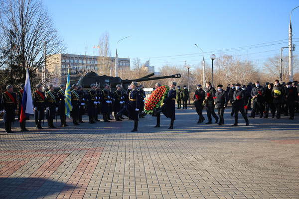 В Воронеже почтили память Героев Отечества и провели церемонию возложения венков 