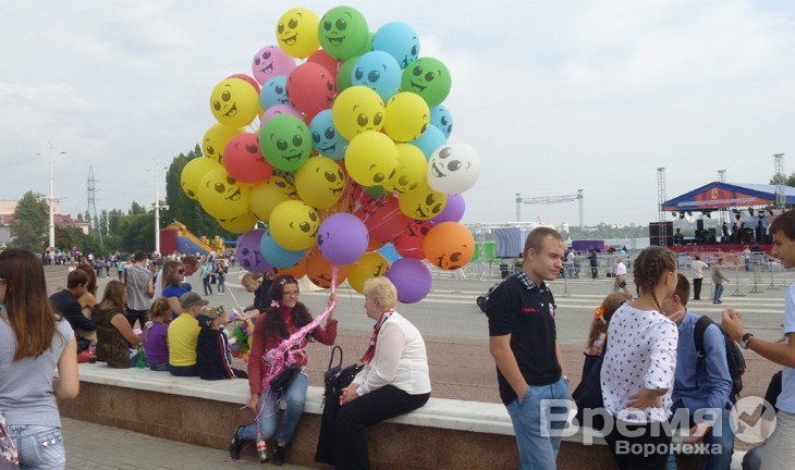 В День города тысячи воронежцев бродили по улицам в поисках праздника