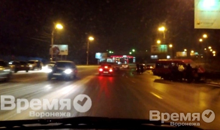 Пятеро пострадали в аварии с маршруткой в Воронеже