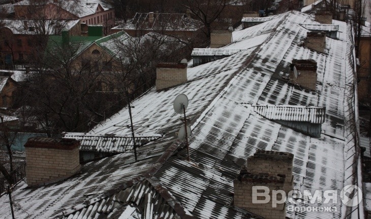 В Воронеже управляющие компании заставят жильцов снять с крыш спутниковые тарелки