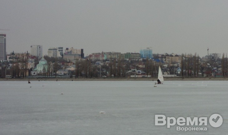 Как не провалиться под лёд на водоёме
