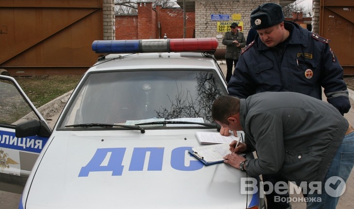 На самых аварийных перекрёстках и улицах Воронежа гаишники выставили дополнительные экипажи