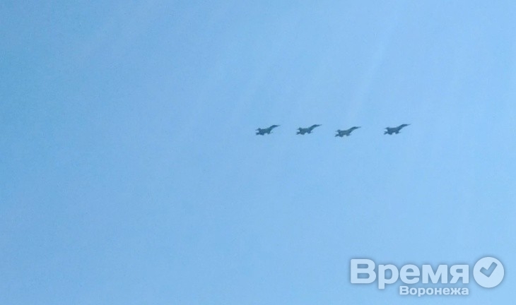 Пролетевшие над центром Воронежа истребители напугали горожан