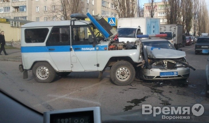 «Росгосстрах» объяснил, почему для получения компенсаций по ОСАГО клиентов отправляют из Воронежа... в Павловск