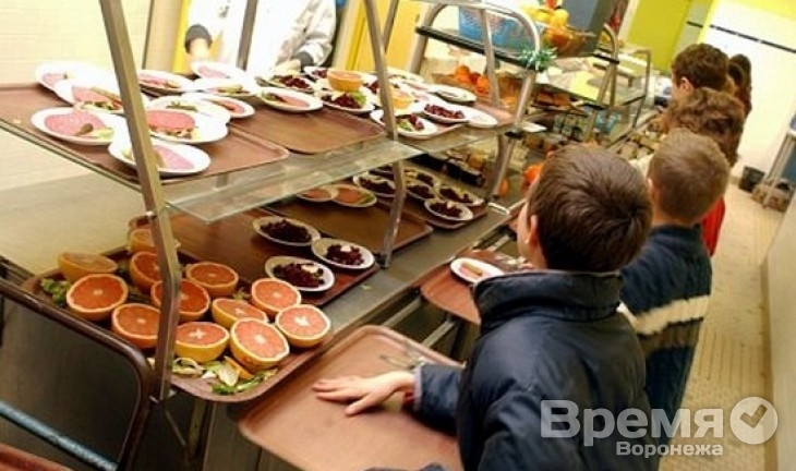 В Воронежских летних лагерях детей кормили просроченными продуктами