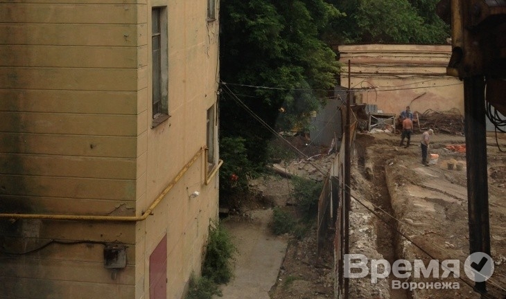 В центре Воронежа строительство дома продолжилось даже после запрета губернатора